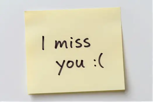 Yellow Sticky Note With Cursive 'I Miss You' Message