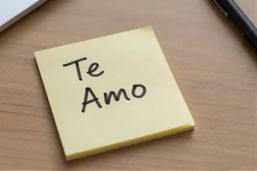 Love Note on Wood Desk sticky note te amo wooden desk