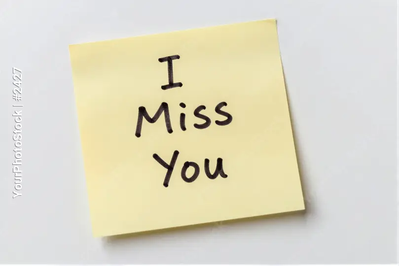 Yellow Sticky Note with 'I Miss You' Written in Cursive
