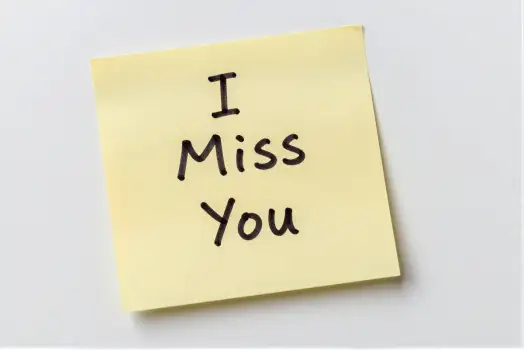 Yellow Sticky Note with 'I Miss You' Written in Cursive