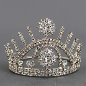 Luxurious Diamond Tiara with Halo Effect luxury